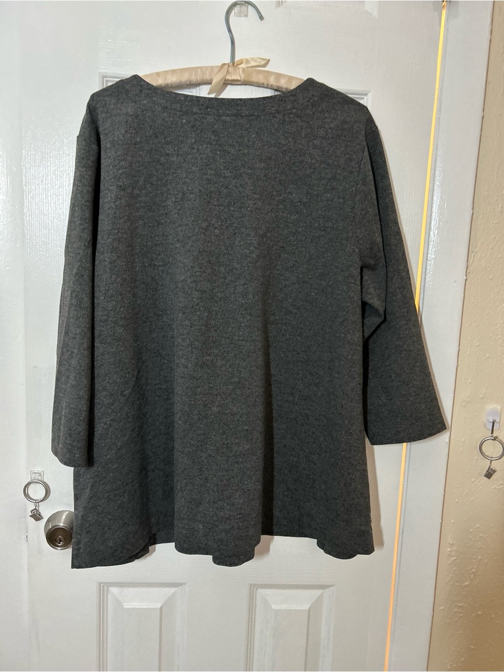 J. Jill Gray Knit Tunic Top Women’s V-Neck 3/4 Sleeve Button Hem Stretch Casual - Picture 3 of 14